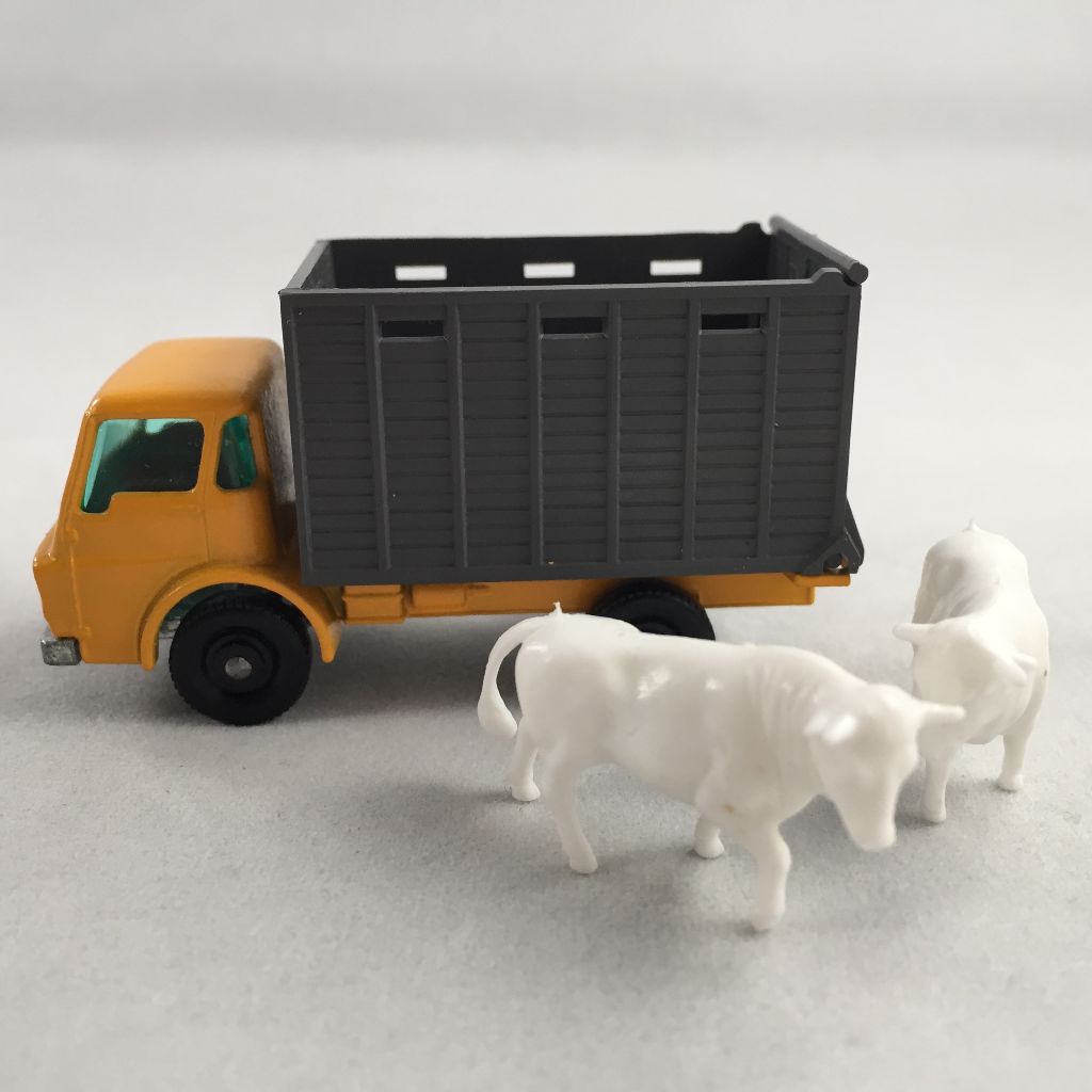 1960’s MATCHBOX LESNEY No. 37 CATTLE TRUCK Complete With 2 COWS Die-Cast